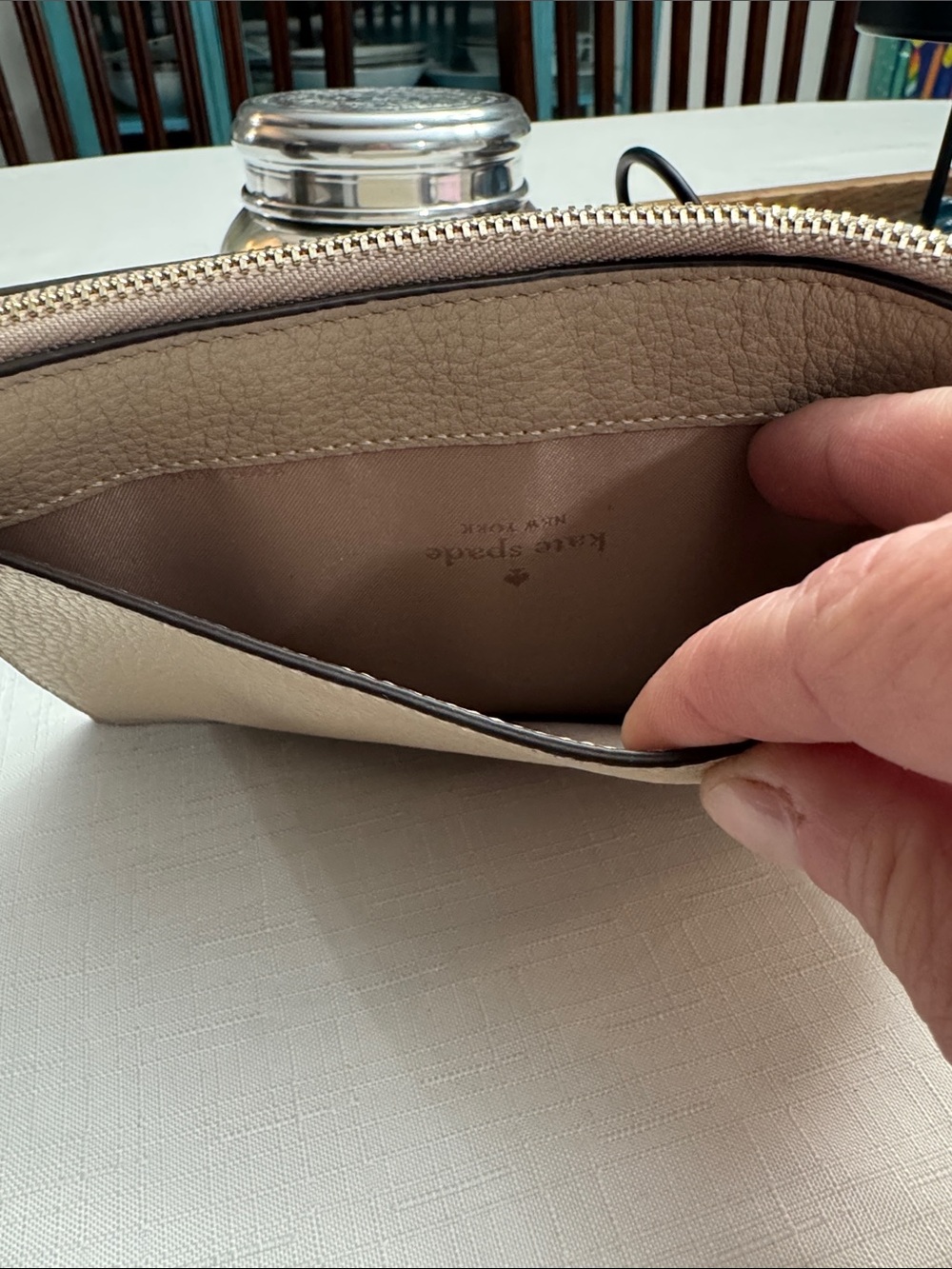 NWT Kate Spade two-tone beige pebble leather wristlet - Picture 3 of 5